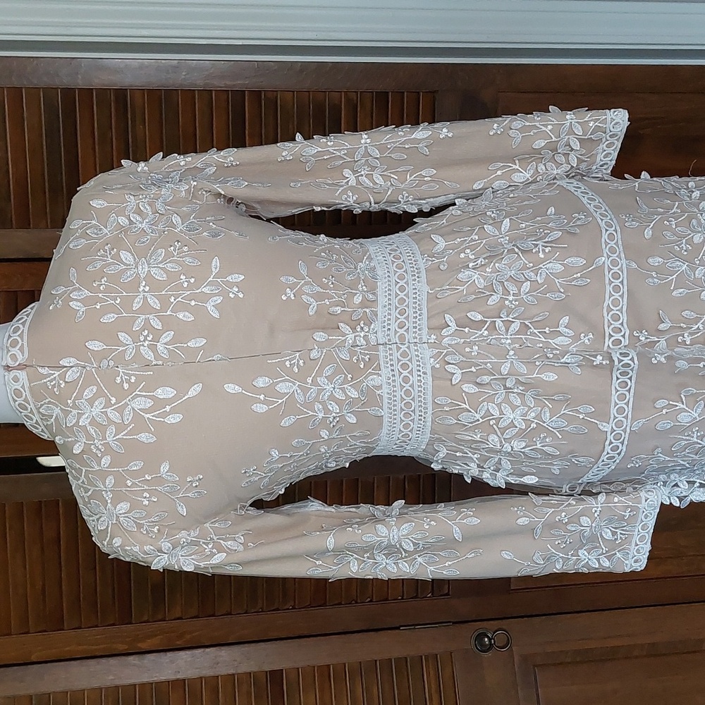 Veiled Collection Cream and White Embroidered Maxi Dress Sz XS - Picture 8 of 17